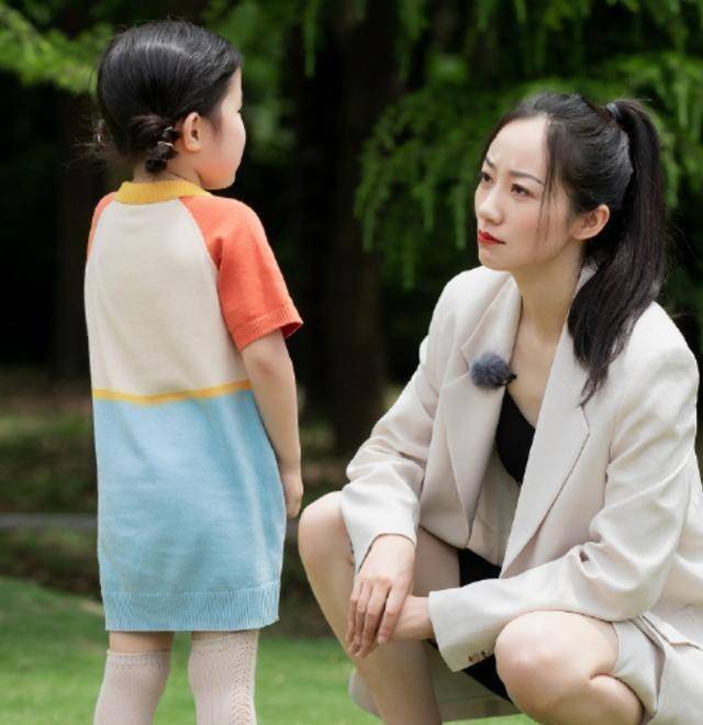 原来韩雪女儿都这么大啦,一家三口人同框,感觉却像是三代人_万山_网友