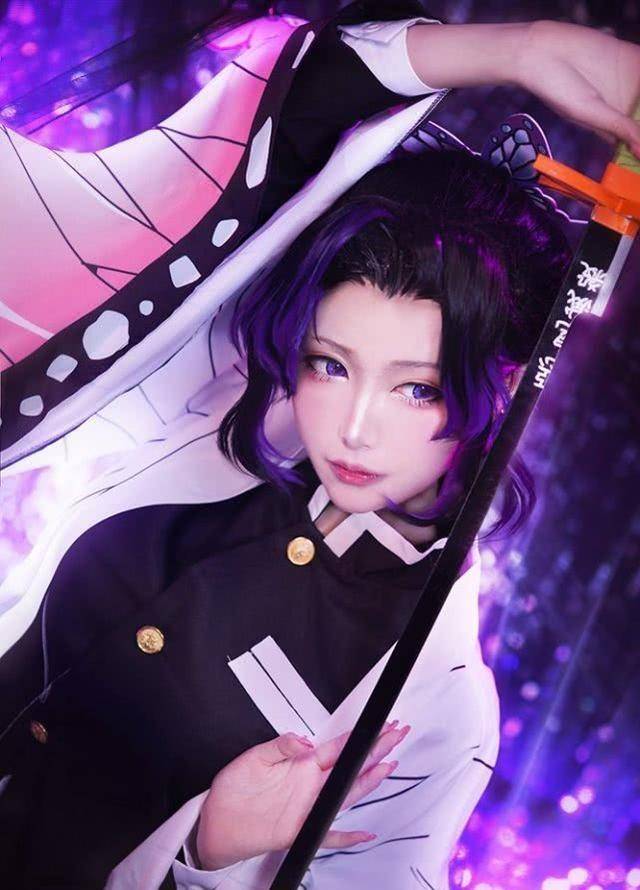 小编觉得这位小姐姐的气质和蝴蝶忍颇为接近,她也