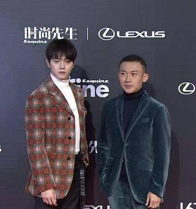 许凯不用拍戏就狂吃,胖30斤现身看呆粉丝,8块腹肌成肚腩_活动_感觉