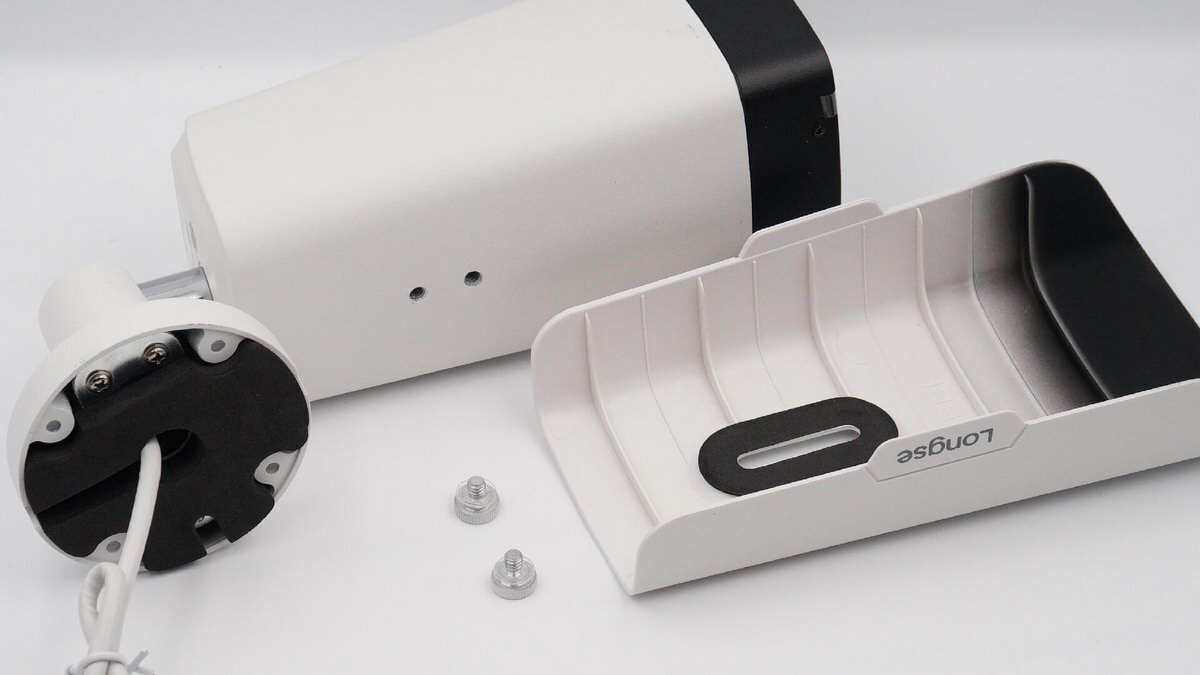 拆解长视高清网络监控摄像机看看_供电_螺丝钉_摄像头