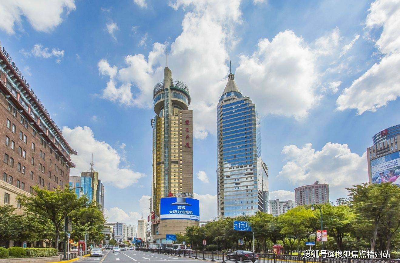 地址:上海市黄浦区淮海中路98号金钟广场f1层1:中国工商银行24小时