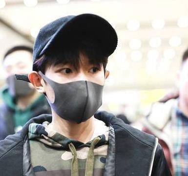 王源回国首登综艺,节目组忘开美颜滤镜,看到真实颜值:没认错人吧?