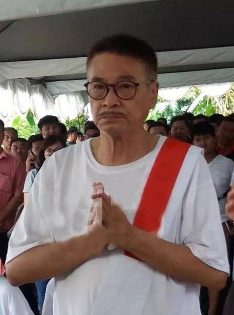 因为健康原因,800米的路只走了一半,岳父葬礼过后,吴孟达在马来西亚