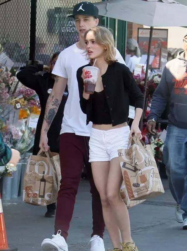 就是她的英国超模男友ashstymest.