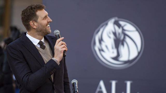nba诺维茨基雕像耸立独行侠场馆辉映21年完美生涯_防守_球衣_设计