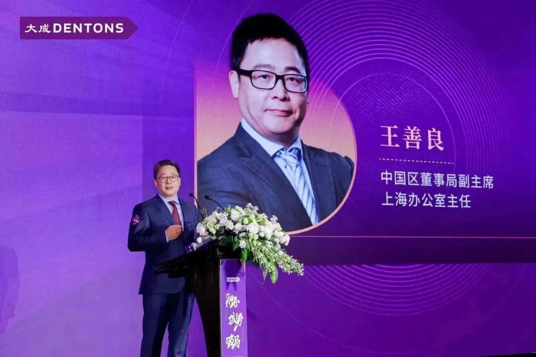 王善良律师本项议程围绕事务所发展建设,现场划分为7个组,各办公室