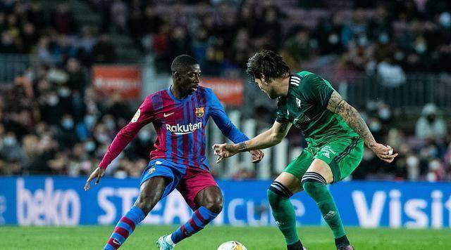 对阵奥萨苏纳的比赛第20分钟,登贝莱就复刻了经典的"梅西走廊",从右路