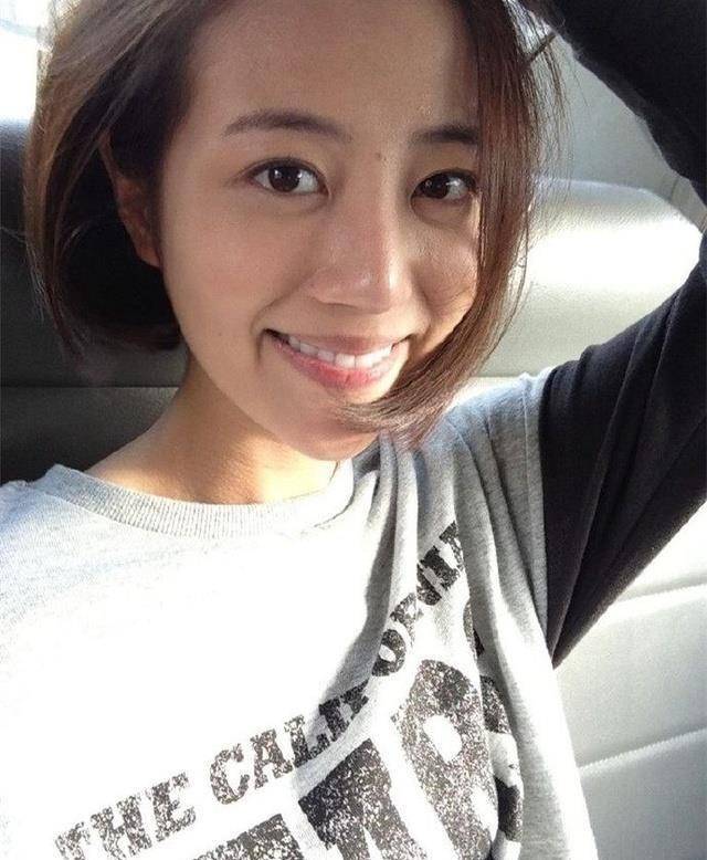 李溪芮,李易峰,陈伟霆,舒畅,杨蓉五人合影,正在拍摄《活色生香》一剧