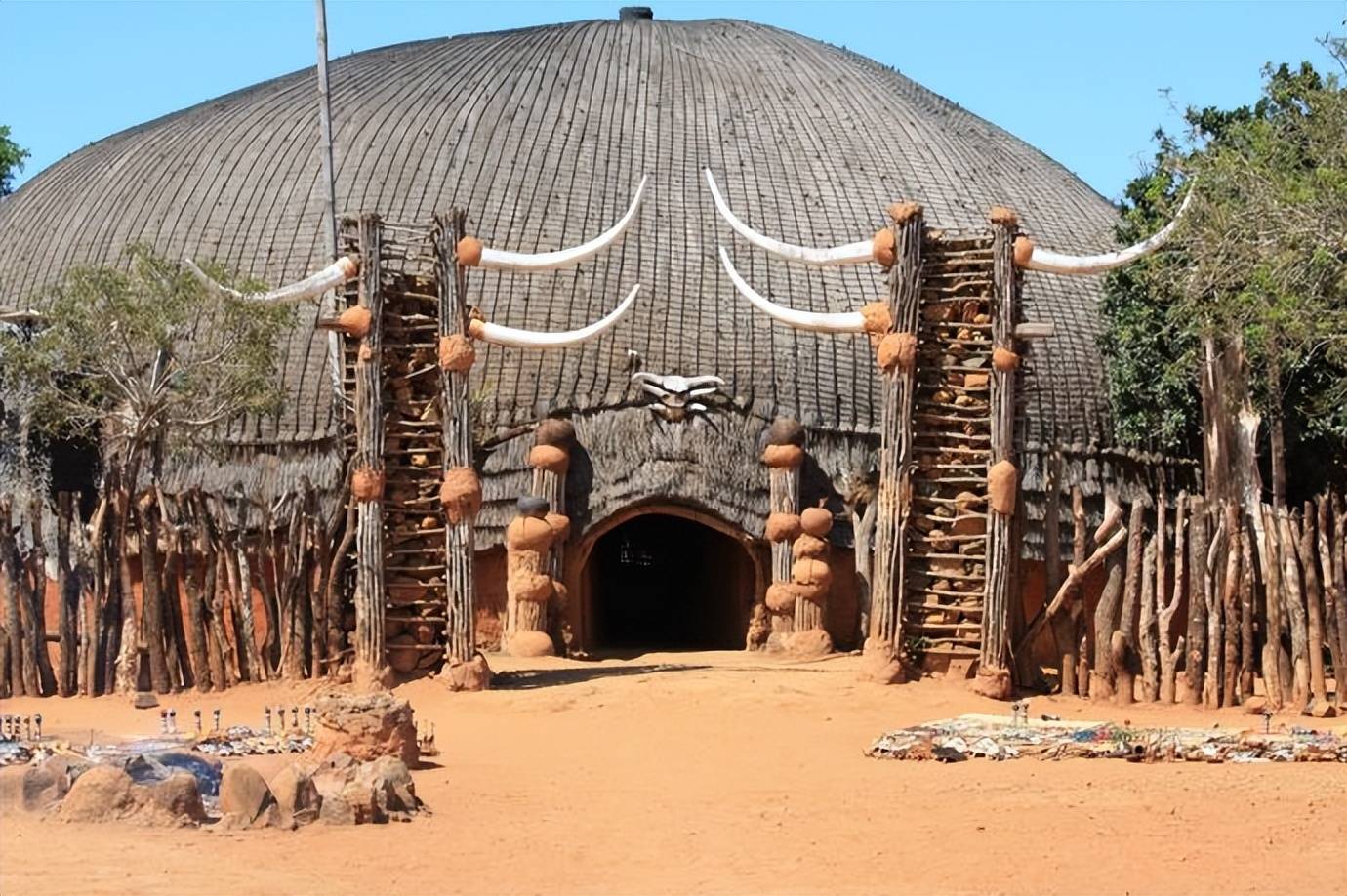 19世纪初,沙卡祖鲁统一各部,建立了祖鲁王国,成为开国君主