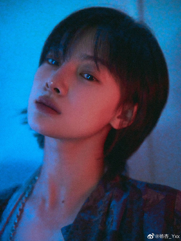 《盲战》杨杏写真超妩媚!她撞脸辛芷蕾却靠妖艳反派走红