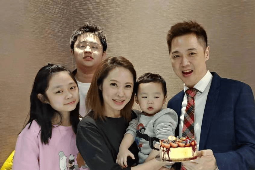 受伤严重缝8针,一家5口在急诊室过节_宋达_洪百榕_儿子