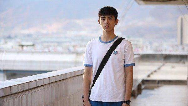 有哪个女生不希望自己的高中或者17岁时能遇见让人怦然心动的段柏文?