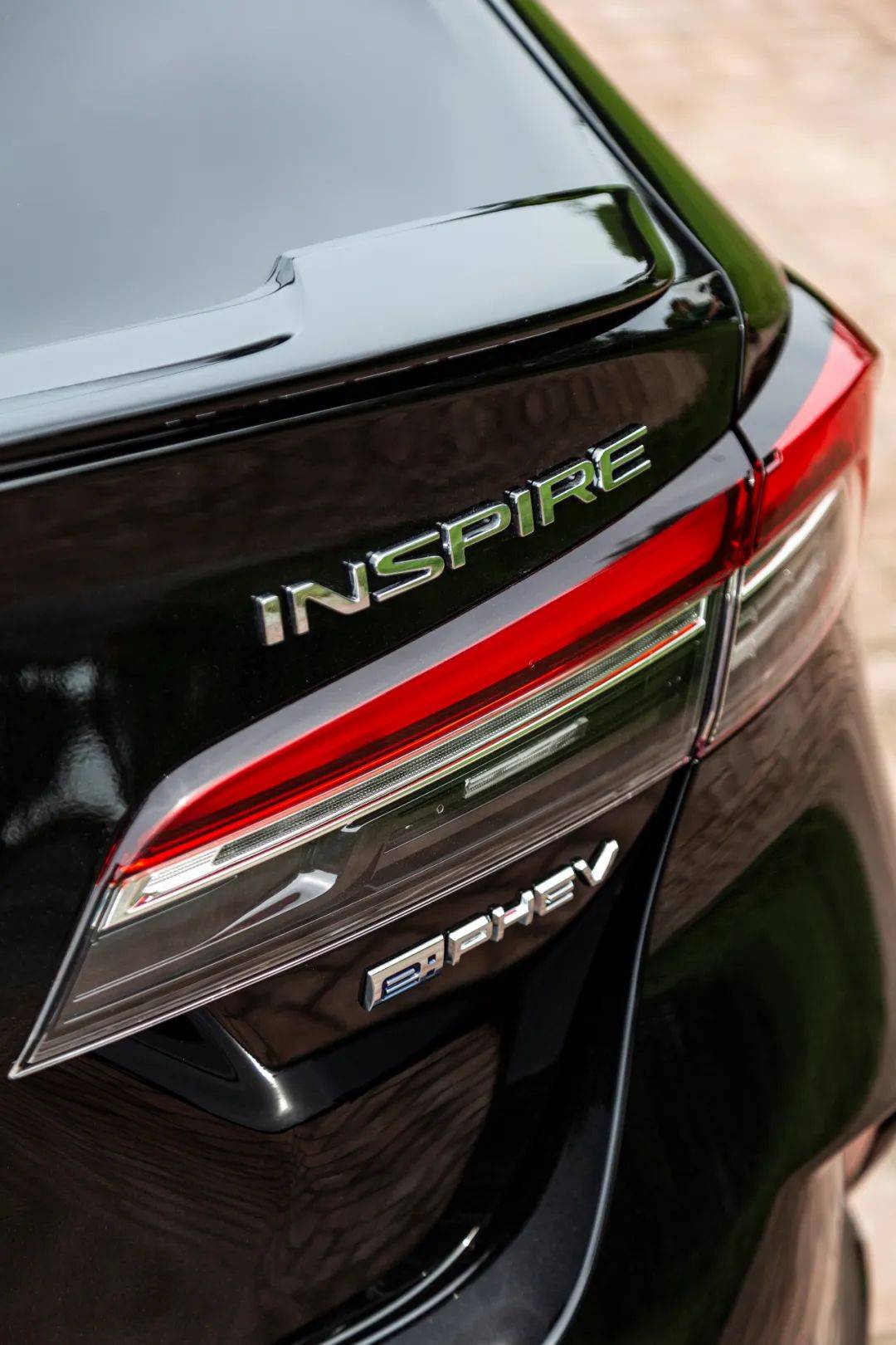 inspire是在2018年推出的,接任车型明显更具都市化,2021年被赋予"英仕