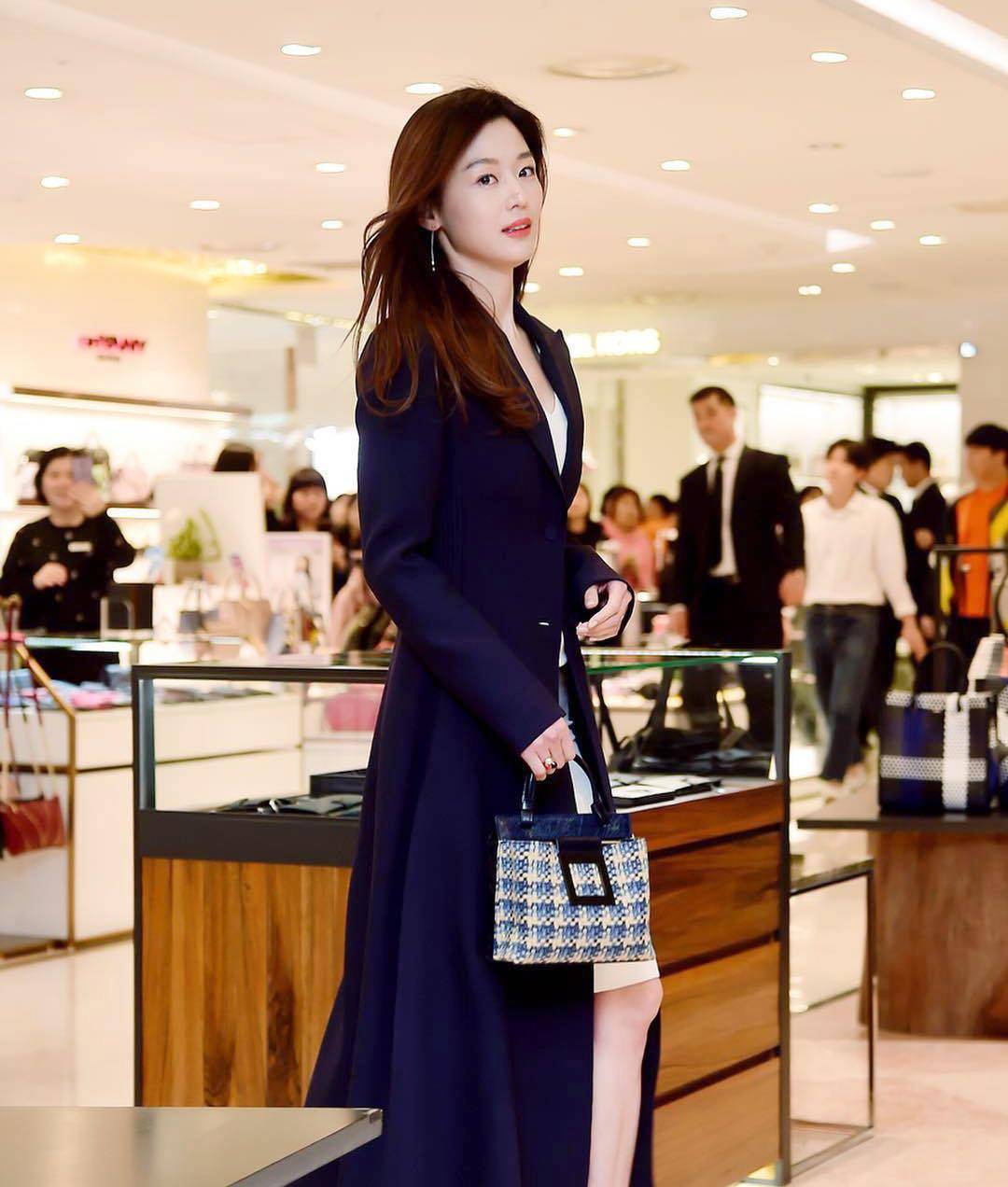 全智贤裹两层显苗条,乔妹穿两件显高挑,网友:喜欢夏天味道_宋欧尼