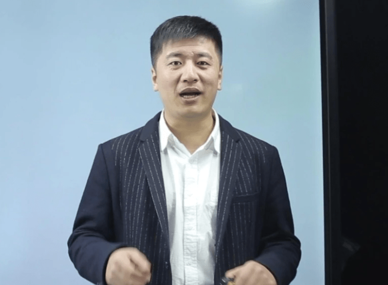 住院风波后,《人民日报》评张雪峰引热议,专业如何选成关注焦点_的