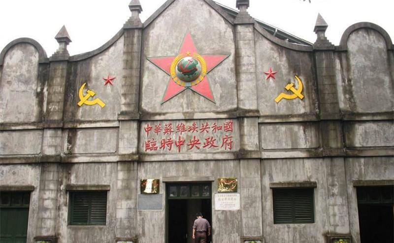 工在山中捡到一枚印章,公安知情后调3卡车兵力搜查_桃仁_笔记本_郭兴