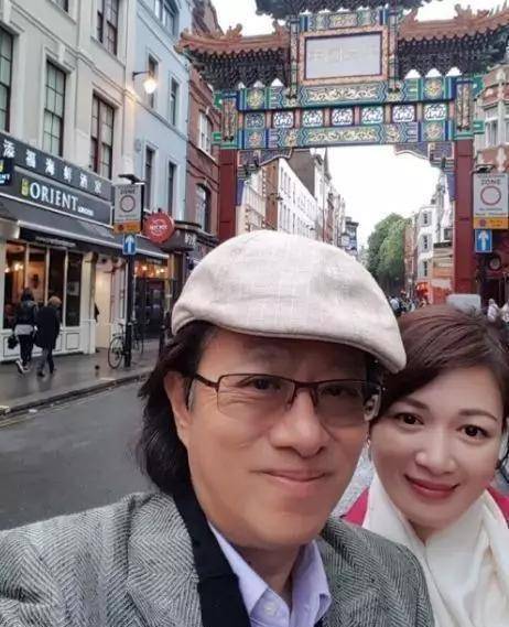 都一刻都不能松手1717结婚两周年的时候,陈少霞还晒了大钻戒庆祝