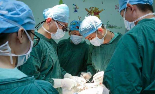 5岁男孩右臂莫名疼痛,为活命无奈截肢:没有胳膊我也会好好学习_王芳