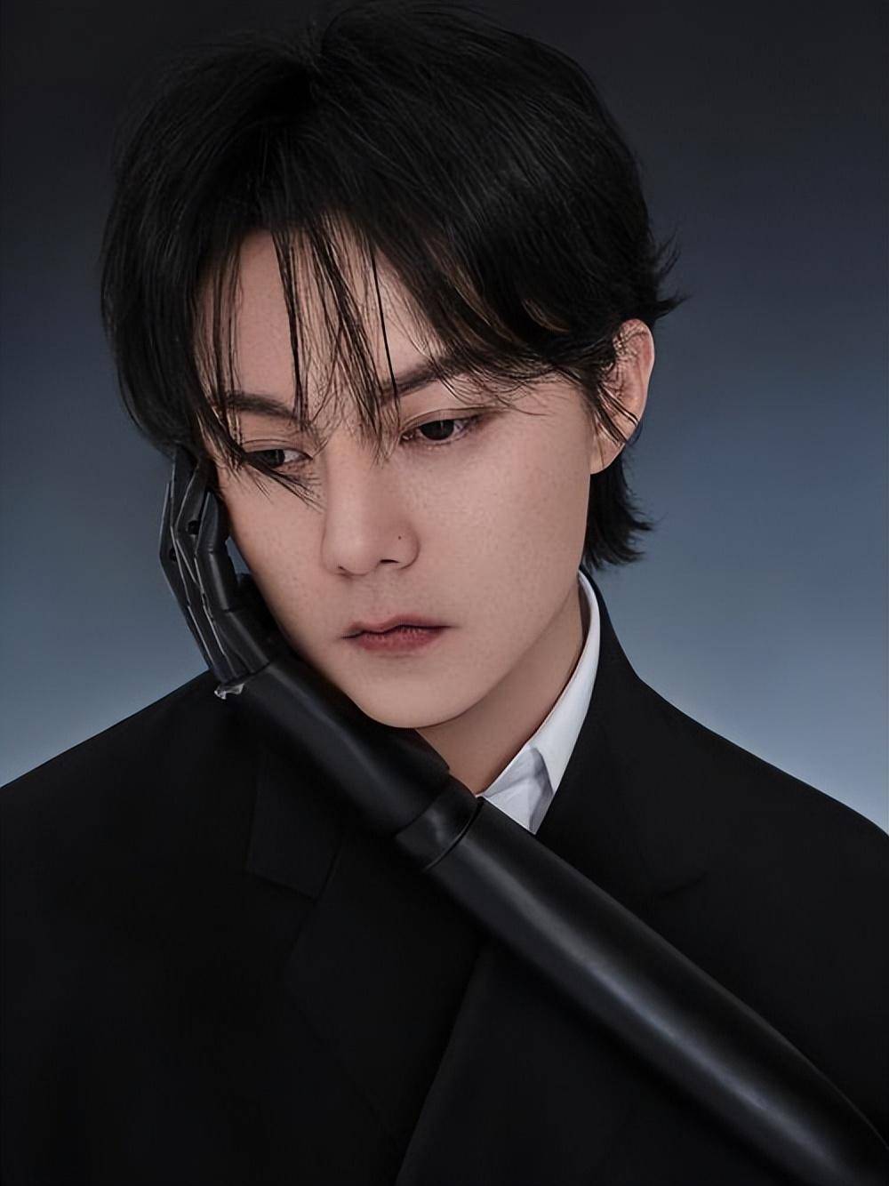 内娱101的c位有毒,范玮琪力挺黑人是代笔,尹正又有新电影_蔡徐坤_陈