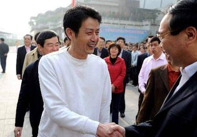 女排名帅陈忠和:和郎平亦师亦友,前妻意外离世,二婚娶女排队员_排球