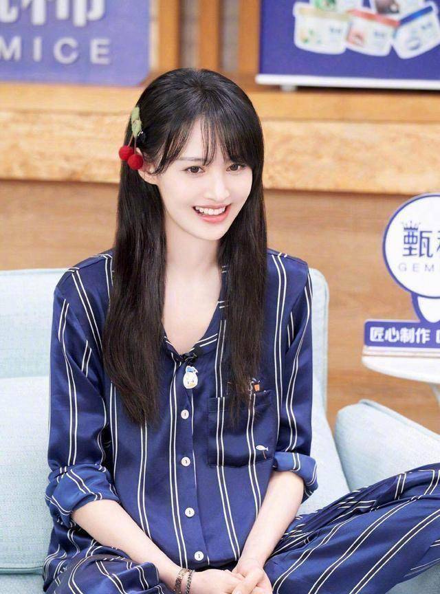 景甜承认双眼皮手术失败,谈经历感受,自嘲是"悲伤蛙"!_质疑_网友_问题