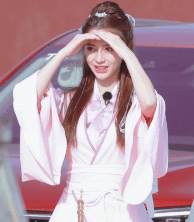 baby穿古装上跑男,见到腰间的配饰,这才是女mc的"豪横"_因为_节目