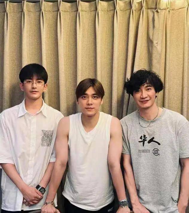 李易峰近况被曝光,退圈后疑似迎娶国外公主_李某峰_发展_王弢