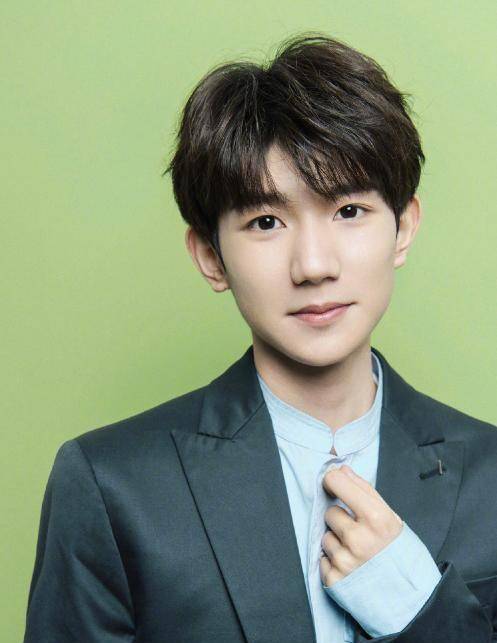 原创 看三小只与女生的互动,王俊凯变了,千玺可能会最早恋爱哦-艺枫