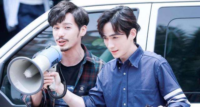 有粉丝说要摸摸朱一龙老师的腹肌,还有白宇风粉丝表示要刮胡子,这些