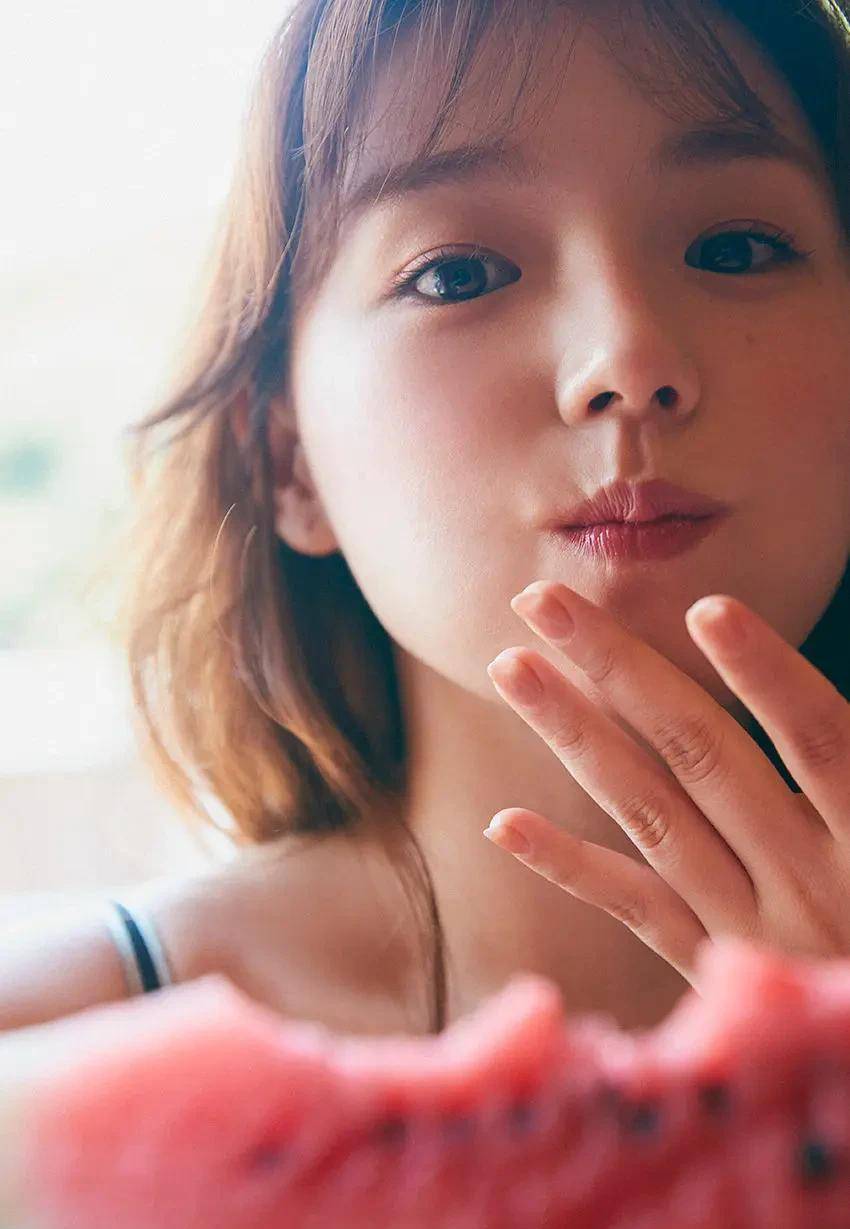 写真界的标杆,美丽又甜美的筱崎爱,美丽的外表下是一颗热爱生活的心