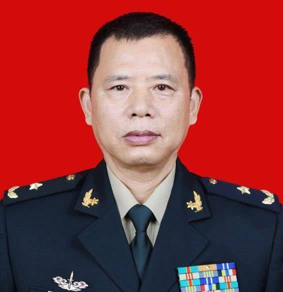 2016年春节,已到最高服役年限的火箭军专业技术少将潭清泉少将瞒着家