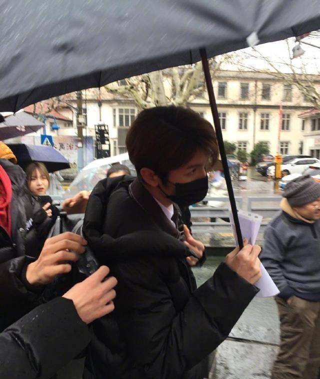 今年艺考跌入谷底,蒋依依灵超抢不到流量?_郑伟_角色_少年