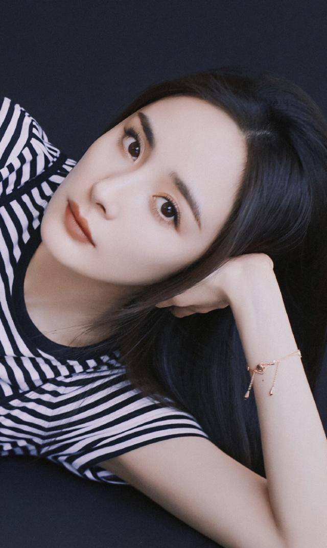 离婚做少女:凝眸浅笑勾人心魄,杨幂化身美人鱼在线索命挽住你!