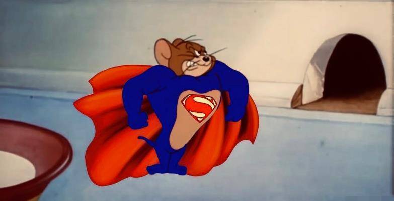 杰瑞披上超人的披风,拥有了健硕的肌肉后,却还是很矮小,努力咬紧牙关