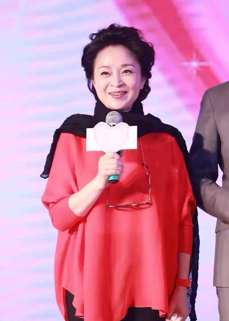 女星年龄差距一目了然,原来天生丽质才是真正的美!_蔡明_自然_女人