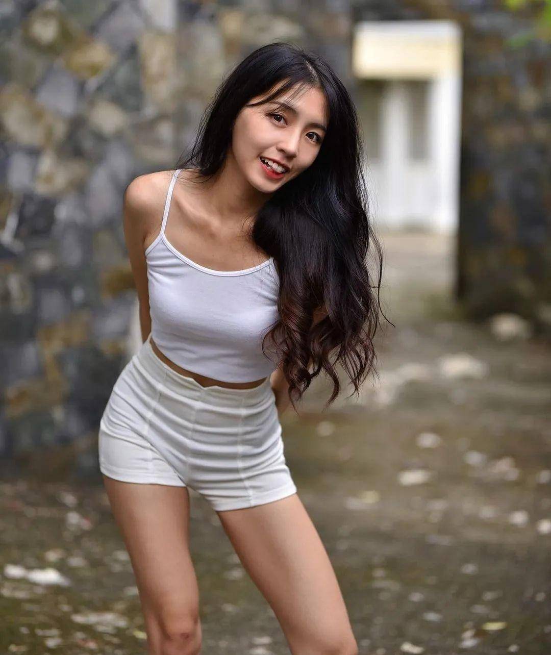 纯天然女大学生依婷,丰满高端,气质独特,最爱抽屉柜_因为_社交_媒体