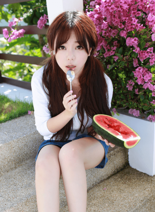 刘飞儿再次售卖10g"u盘",女粉丝难以接受,男粉直言更新_写真_照片