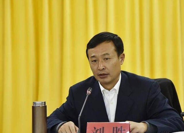 暧昧7年,一起数用过的"防水用具"_刘胜_毕业_六安市