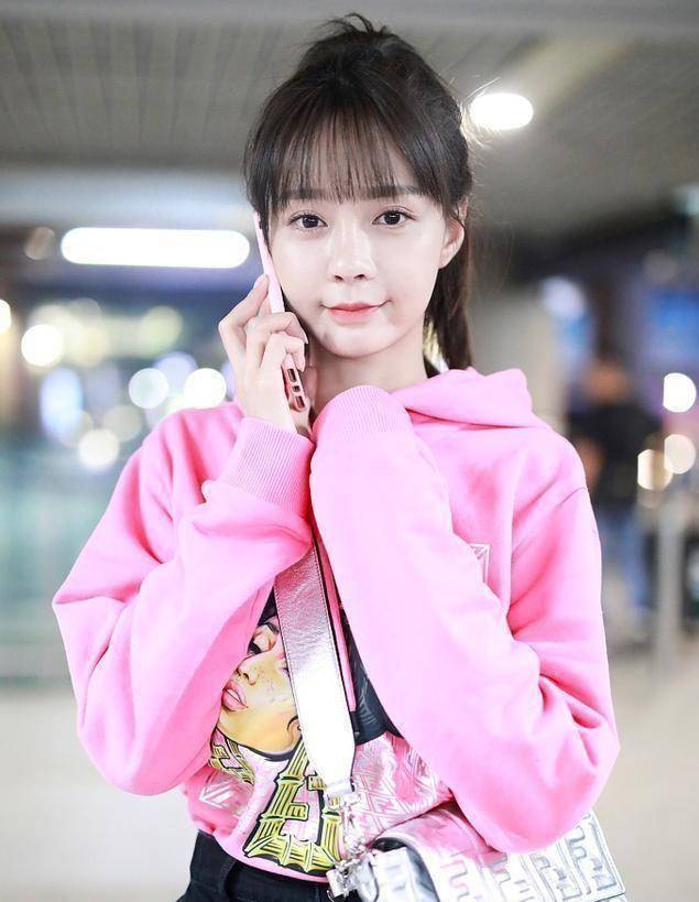 学戚薇穿粉红色,你就会有一张桃花般的娇俏脸蛋_女性_颜色_时尚