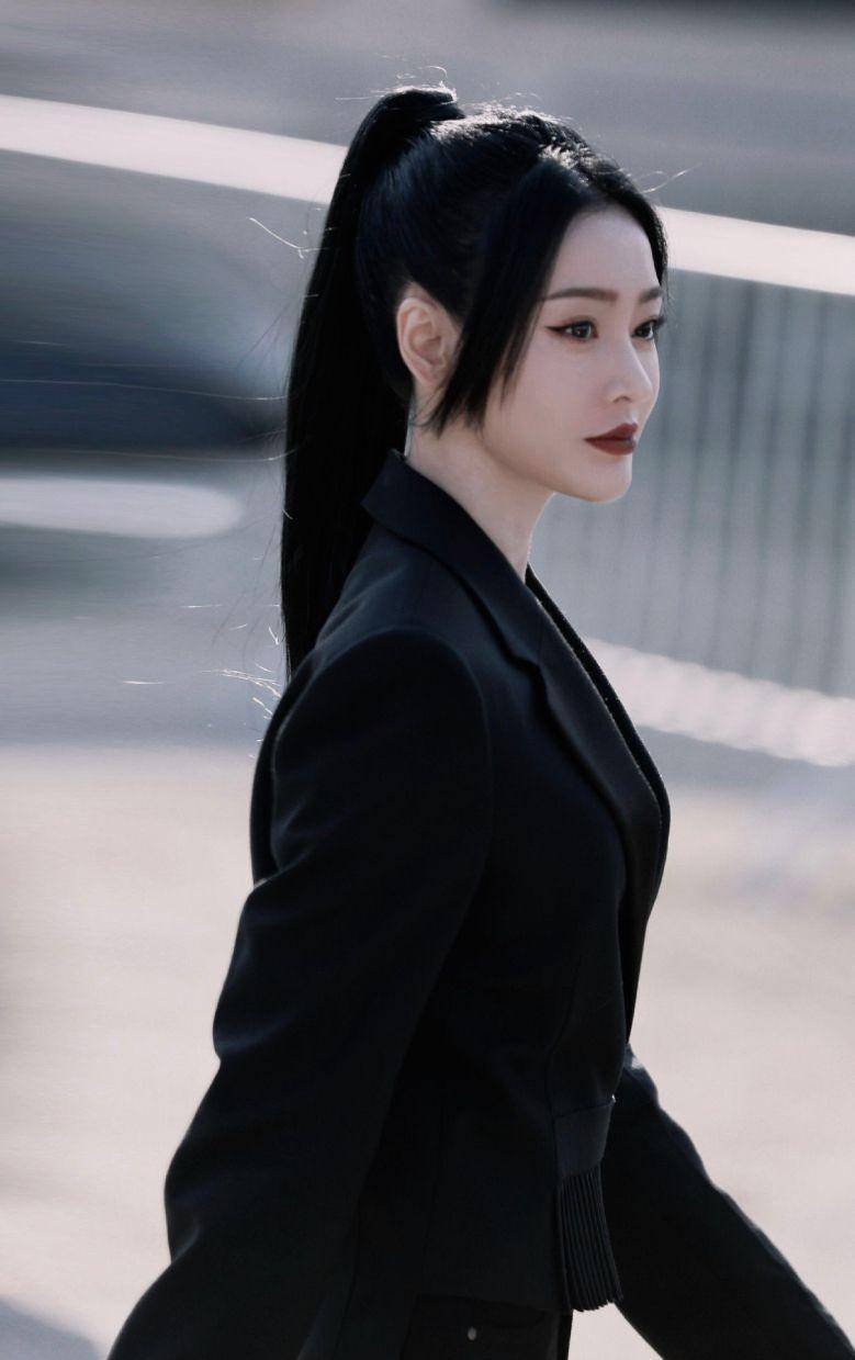 张天爱在巴黎大出风头!