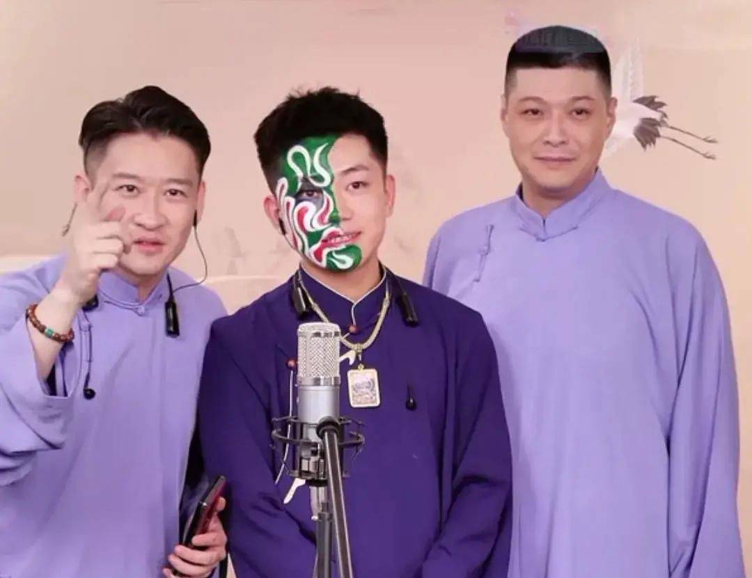 曹云金独辟蹊径,直播间迎来两位乞丐,这是要一统江湖的节奏啊_莲花落