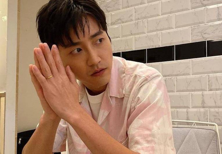 江宏杰更新工作状态照片,憔悴不少惹人心疼,仍称福原爱为老婆_孩子