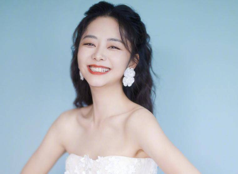 谭松韵练瑜伽,脸部有"婴儿肥","小蛮腰"惹人爱,体重84斤_状态_因为