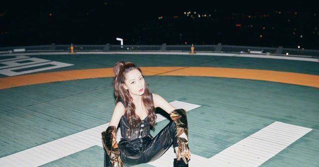 又看到白冰的穿搭啦,小姐姐造型是越来越有网红范儿,镜头感超棒_style