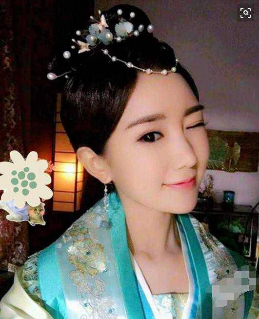 毛晓彤近照,盈盈一握的细腰无比吸睛,整体看上去时尚又迷人_陈翔_贝