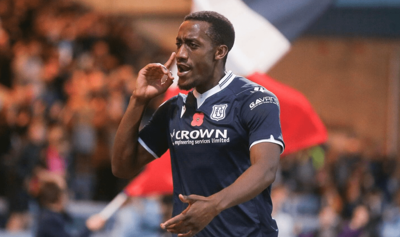 我们的邓迪足球俱乐部记者写道,深蓝队正以青春和活力聚集在最前线.