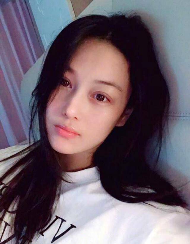 孕肚明显而被不少人津津乐道,然而在张馨予和老公何捷都未澄清和承认