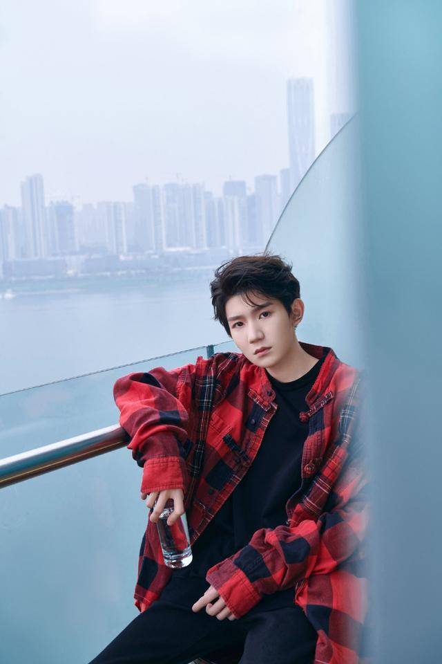 王源新综艺上线,高情商源全程夸奖,陆虎金海心喜笑颜开_节目_音乐