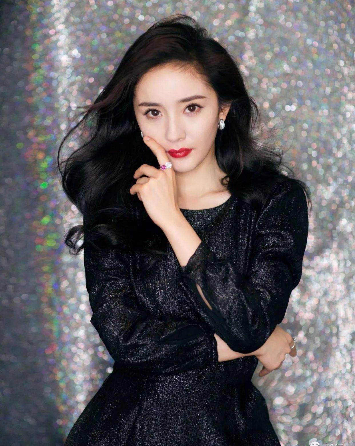 杨幂新剧路透流出,又是嘉行团体出动,网友直言烂剧预订!