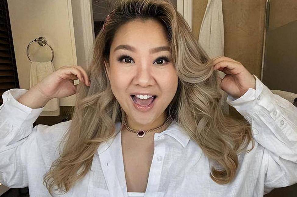 李玟生前曝郑欣宜近况,直言她不快乐,为父母错误买单_郑少秋_女儿